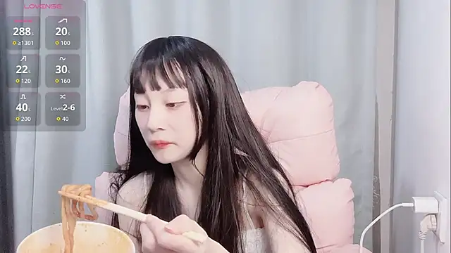 Snapshot of lris-Beauty chatting on November 12, 2025, 9:13 am lris-Beauty online show from November 12, 2025, 9:13 am