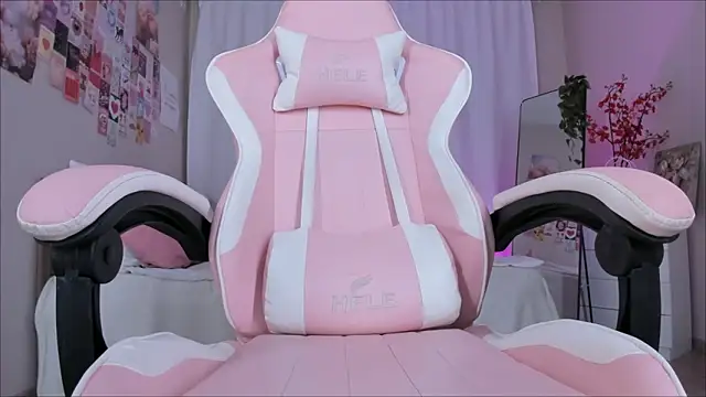 Mary Suee online show from March 16, 2026, 1:13 am