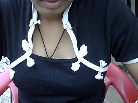 Snapshot of SEXY_PRIYA83 chatting on May 12, 2026, 1:28 pm SEXY PRIYA83 online show from May 12, 2026, 1:28 pm