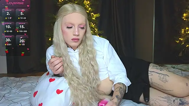 Snapshot of 1lola4ka chatting on December 14, 2025, 10:15 pm 1lola4ka online show from December 14, 2025, 10:15 pm