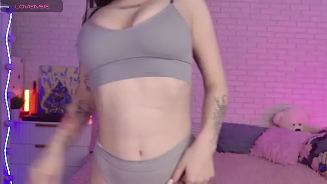 Darineko  online show from March 3, 2026, 5:47 am