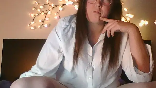 Snapshot of Persephone_CH_off chatting on November 23, 2025, 8:19 pm Persephone CH off online show from November 23, 2025, 8:19 pm