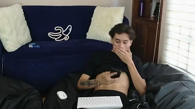 Snapshot of Derekswan chatting on November 19, 2025, 8:42 pm Derekswan online show from November 19, 2025, 8:42 pm