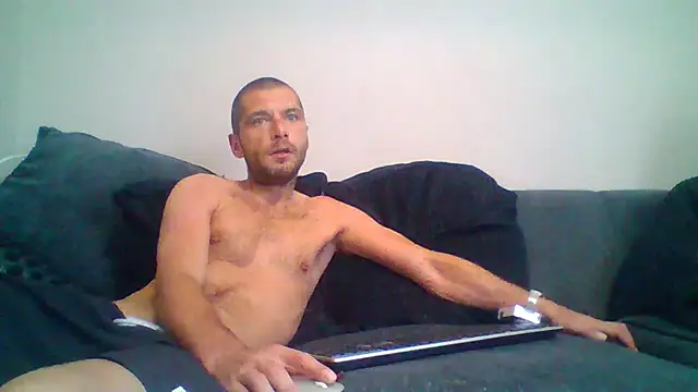 Snapshot of Kinkycouple142 chatting on May 26, 2026, 6:28 pm Kinkycouple142 online show from May 26, 2026, 6:28 pm