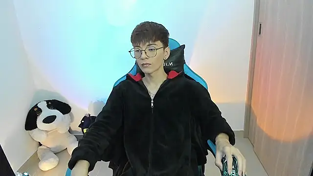 RYO BLEU  online show from November 18, 2025, 11:57 am