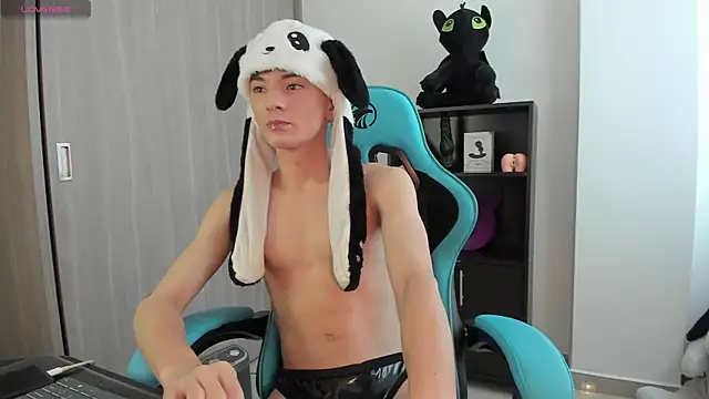Snapshot of RYO_BLEU_ chatting on May 21, 2026, 8:28 pm RYO BLEU online show from May 21, 2026, 8:28 pm