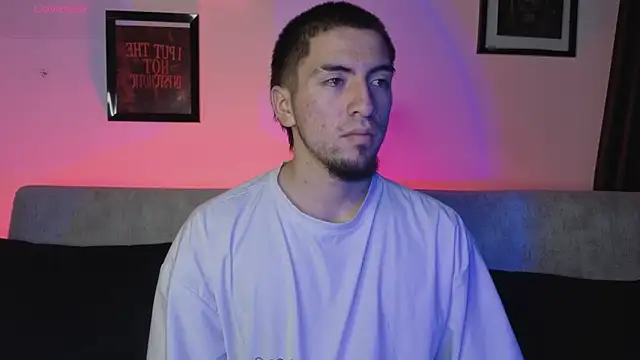 Snapshot of AresMassimoX chatting on January 8, 2026, 3:18 pm AresMassimoX online show from January 8, 2026, 3:18 pm