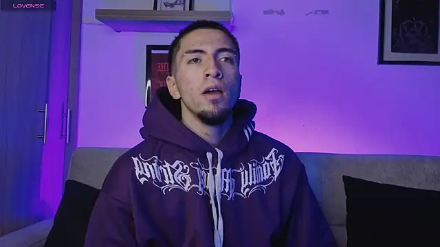 Snapshot of AresMassimoX chatting on January 14, 2026, 4:21 pm AresMassimoX online show from January 14, 2026, 4:21 pm