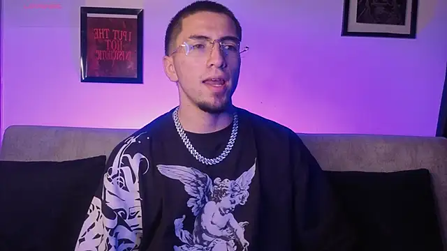 Snapshot of AresMassimoX chatting on February 3, 2026, 12:43 pm AresMassimoX online show from February 3, 2026, 12:43 pm