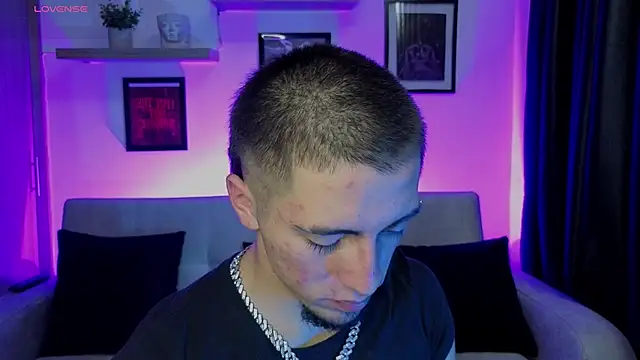 Snapshot of AresMassimoX chatting on November 13, 2025, 3:21 am AresMassimoX online show from November 13, 2025, 3:21 am