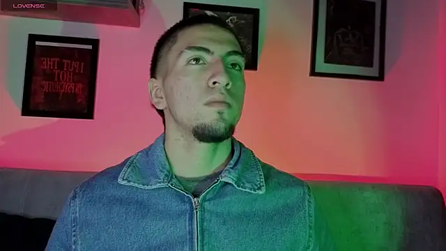 Snapshot of AresMassimoX chatting on December 4, 2025, 4:00 am AresMassimoX online show from December 4, 2025, 4:00 am