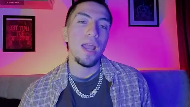 Snapshot of AresMassimoX chatting on December 5, 2025, 1:27 am AresMassimoX online show from December 5, 2025, 1:27 am