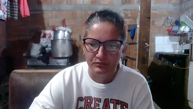 Snapshot of Sra_Angelina chatting on May 3, 2026, 3:33 am Sra Angelina online show from May 3, 2026, 3:33 am