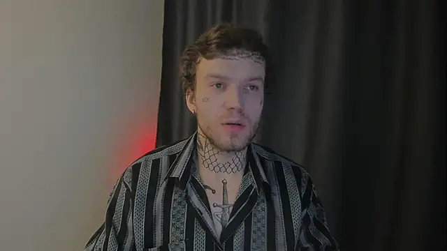 Snapshot of Huntall77 chatting on December 3, 2025, 4:50 pm Huntall77 online show from December 3, 2025, 4:50 pm