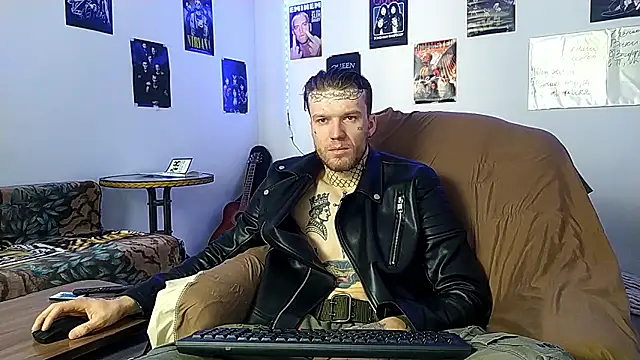 Snapshot of Huntall77 chatting on January 14, 2026, 5:44 am Huntall77 online show from January 14, 2026, 5:44 am