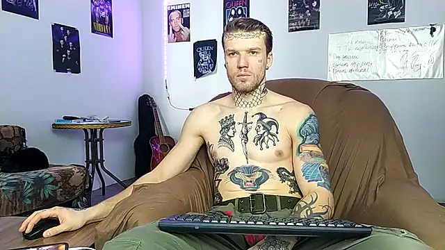 Snapshot of Huntall77 chatting on February 9, 2026, 6:44 am Huntall77 online show from February 9, 2026, 6:44 am