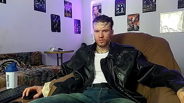 Snapshot of Huntall77 chatting on January 13, 2026, 7:01 am Huntall77 online show from January 13, 2026, 7:01 am