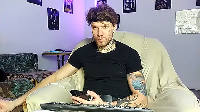 Snapshot of Huntall77 chatting on February 14, 2026, 5:35 pm Huntall77 online show from February 14, 2026, 5:35 pm