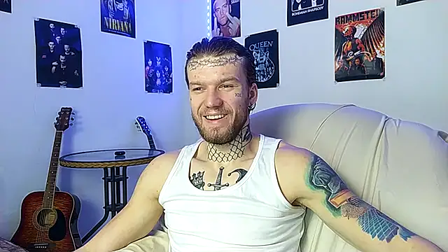 Snapshot of Huntall77 chatting on December 19, 2025, 8:17 am Huntall77 online show from December 19, 2025, 8:17 am