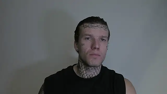 Snapshot of Huntall77 chatting on November 13, 2025, 2:26 am Huntall77 online show from November 13, 2025, 2:26 am