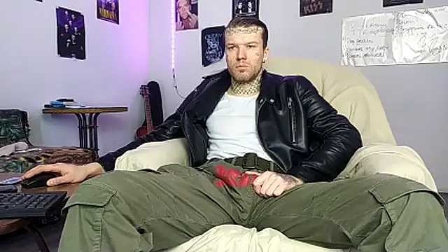 Snapshot of Huntall77 chatting on February 6, 2026, 5:47 am Huntall77 online show from February 6, 2026, 5:47 am