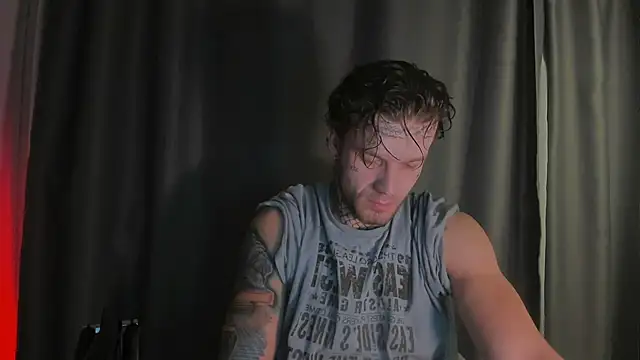 Snapshot of Huntall77 chatting on December 2, 2025, 3:47 pm Huntall77 online show from December 2, 2025, 3:47 pm