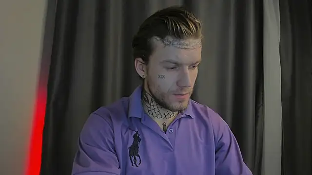 Snapshot of Huntall77 chatting on December 4, 2025, 4:28 pm Huntall77 online show from December 4, 2025, 4:28 pm