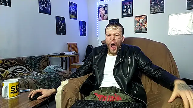 Snapshot of Huntall77 chatting on January 15, 2026, 6:39 am Huntall77 online show from January 15, 2026, 6:39 am