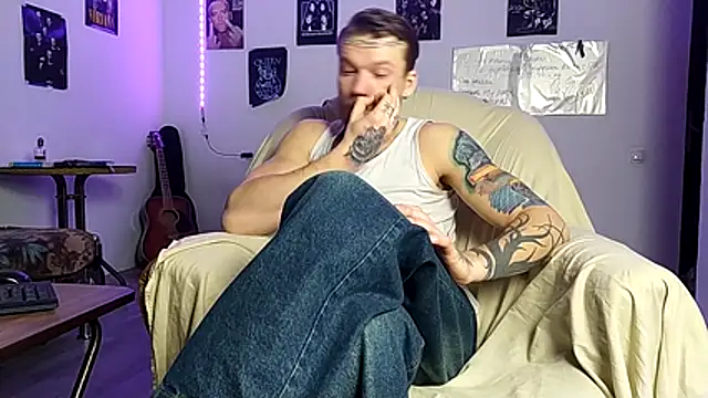 Snapshot of Huntall77 chatting on February 3, 2026, 6:46 pm Huntall77 online show from February 3, 2026, 6:46 pm