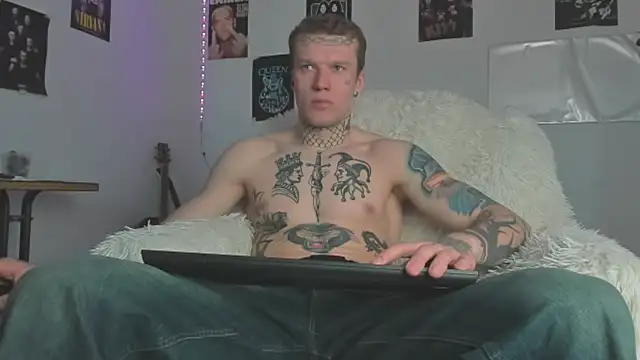 Huntall77 online show from April 8, 2026, 4:47 am