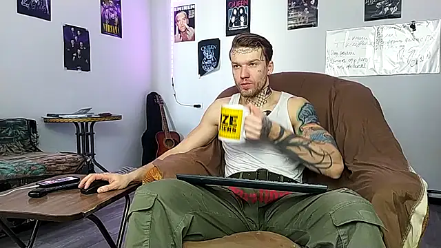 Snapshot of Huntall77 chatting on February 12, 2026, 6:57 am Huntall77 online show from February 12, 2026, 6:57 am