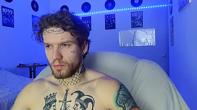 Snapshot of Huntall77 chatting on December 15, 2025, 4:35 pm Huntall77 online show from December 15, 2025, 4:35 pm