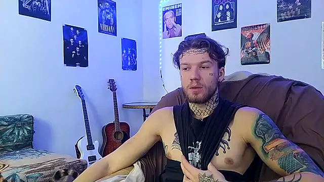 Snapshot of Huntall77 chatting on December 18, 2025, 7:13 am Huntall77 online show from December 18, 2025, 7:13 am