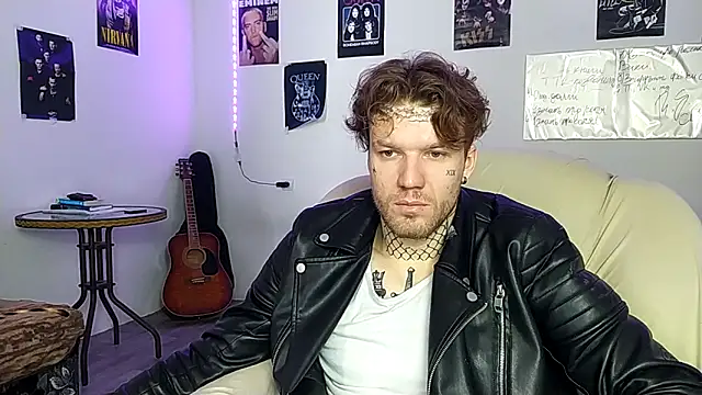 Snapshot of Huntall77 chatting on February 8, 2026, 6:44 am Huntall77 online show from February 8, 2026, 6:44 am