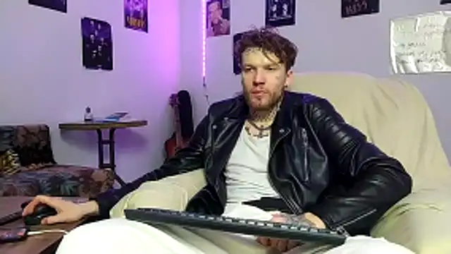 Snapshot of Huntall77 chatting on February 2, 2026, 5:34 pm Huntall77 online show from February 2, 2026, 5:34 pm