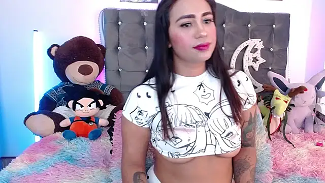 lunabritton1 online show from April 7, 2026, 2:35 am