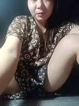 Snapshot of vangkt-cute chatting on May 23, 2026, 9:47 pm vangkt-cute online show from May 23, 2026, 9:47 pm