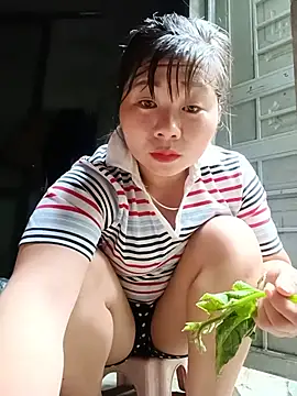 Snapshot of vangkt-cute chatting on May 18, 2026, 4:07 am vangkt-cute online show from May 18, 2026, 4:07 am