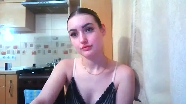 RobinWalker online show from November 18, 2025, 4:21 pm