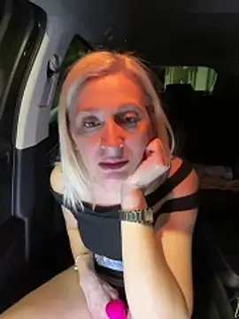 Snapshot of HOTLadyluna chatting on April 19, 2026, 6:10 pm HOTLadyluna online show from April 19, 2026, 6:10 pm