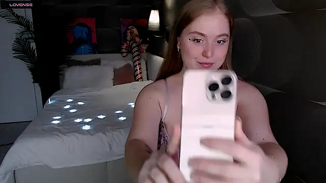 Snapshot of Kate_Moan chatting on December 3, 2025, 7:41 am Kate Moan online show from December 3, 2025, 7:41 am