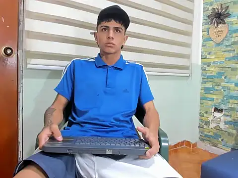 naughty boy Maicoll online show from November 15, 2025, 11:36 am