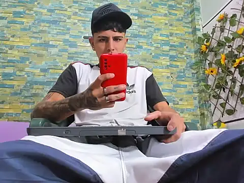 naughty boy Maicoll online show from November 27, 2025, 11:54 am