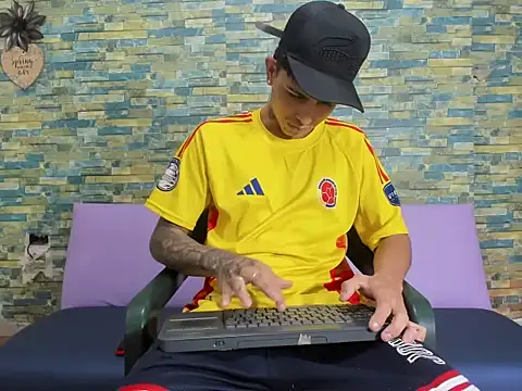 naughty boy Maicoll online show from November 21, 2025, 11:09 am