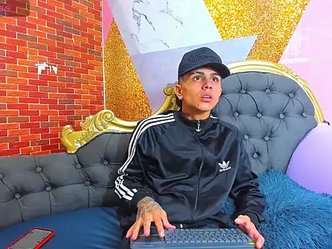 naughty boy Maicoll online show from November 28, 2025, 12:38 pm