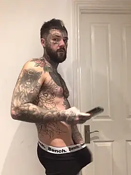 magicmichaell online show from November 28, 2025, 2:28 pm