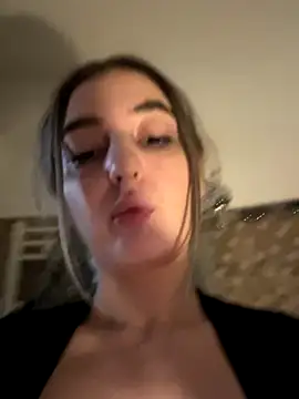 Snapshot of Marisaaasss chatting on November 16, 2025, 9:03 am Marisaaasss online show from November 16, 2025, 9:03 am