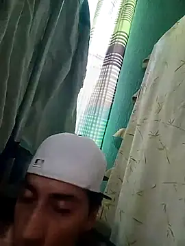 Snapshot of charlyver36 chatting on November 18, 2025, 2:20 pm charlyver36 online show from November 18, 2025, 2:20 pm