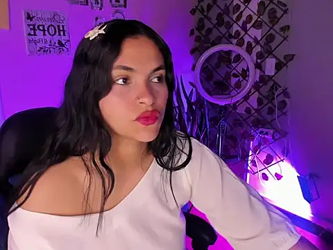 Snapshot of Alisson_Evans__ chatting on November 24, 2025, 11:32 am Alisson Evans online show from November 24, 2025, 11:32 am