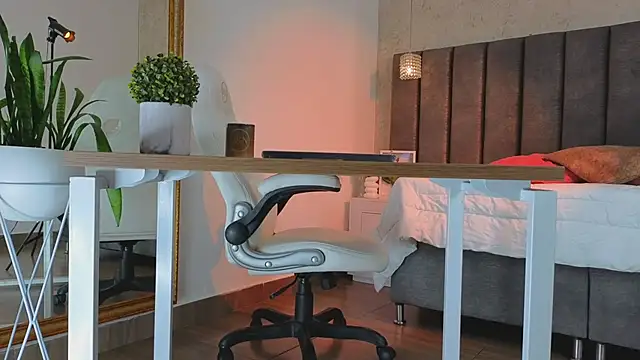 Tania Diaz  online show from March 20, 2026, 7:37 pm